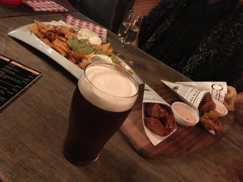 Le White Pub