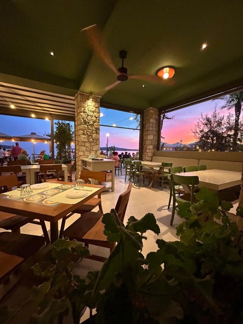 Restaurants & cafés