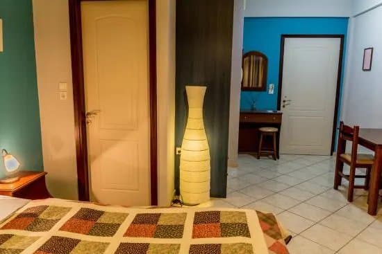 Tsironi Guesthouse
