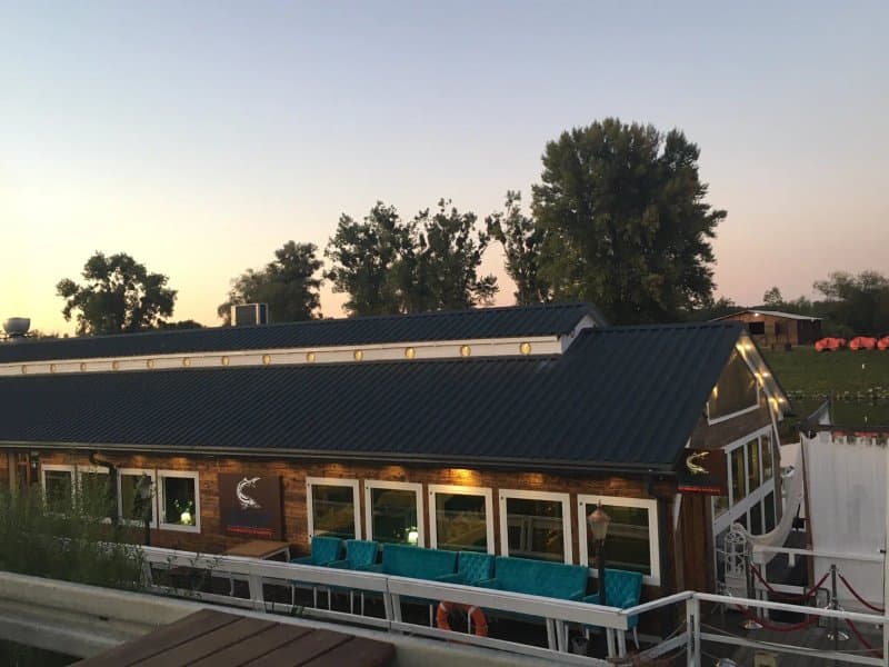 Restaurants & cafés