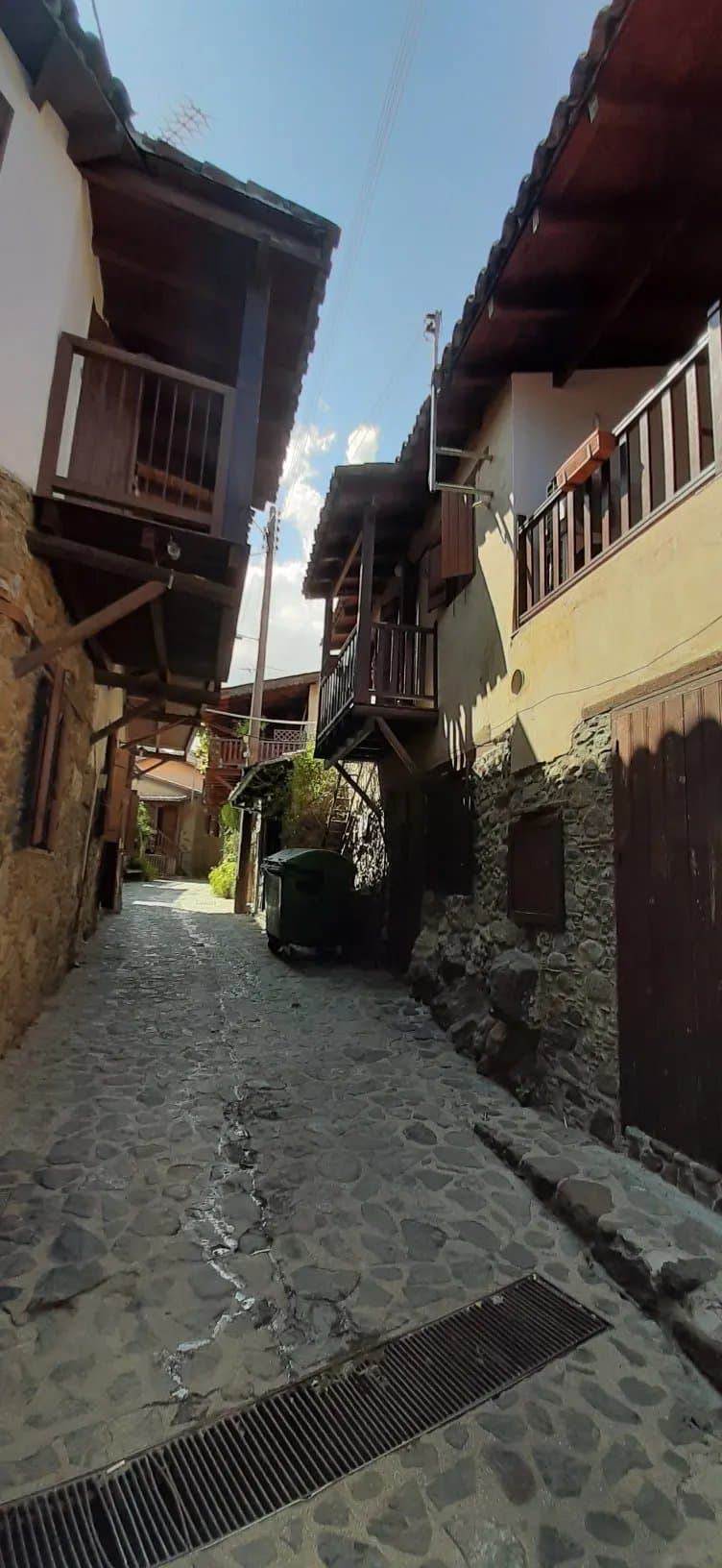 Linos Inn