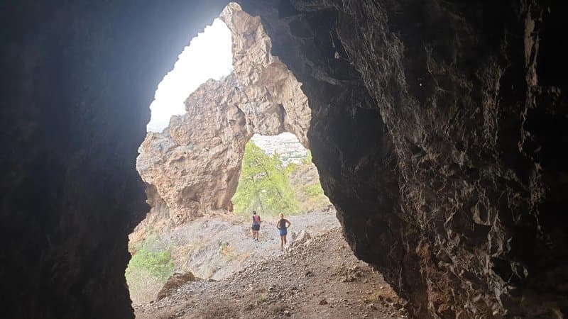Cueva Y Arco De Los Lages