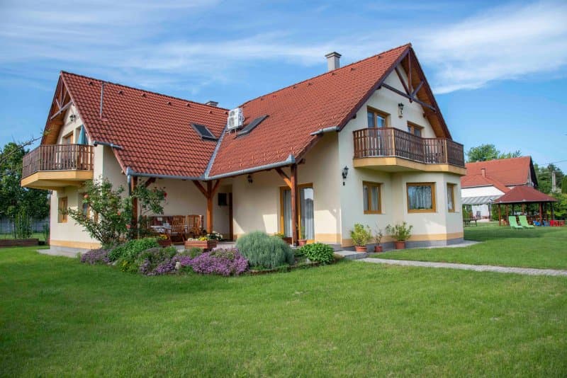 Kovacs Apartments