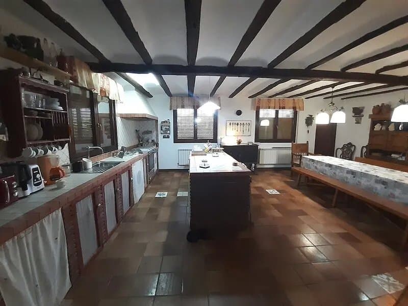 The pan. Country house (Ideal to disconnect). Pets are accepted. Larder.
