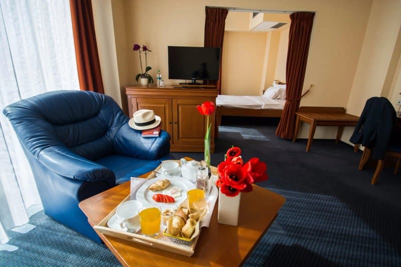 Class Hotel