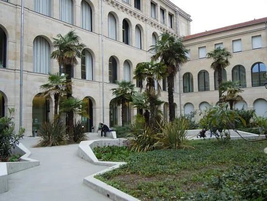 Mediatheque Francoise Sagan