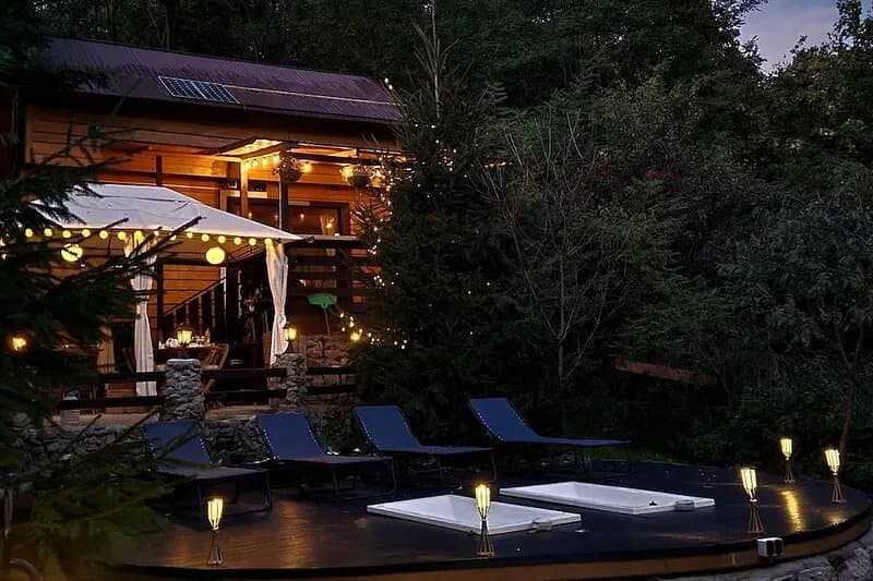A small house from Transylvania, in the middle of nature, with a wild jacuzzi