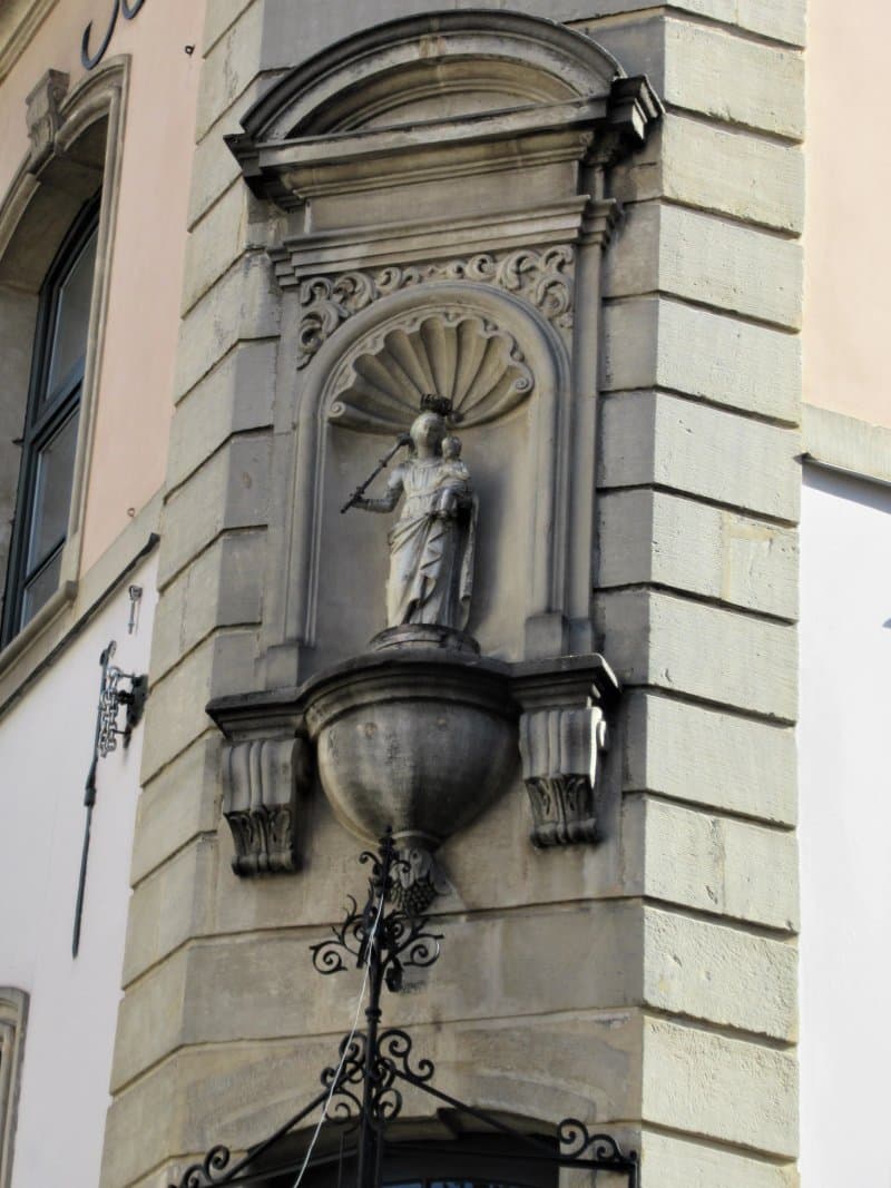 La Vierge A L'Enfant