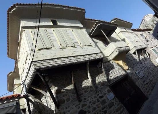 Vareltzidaina's House