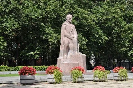 Rainis Monument