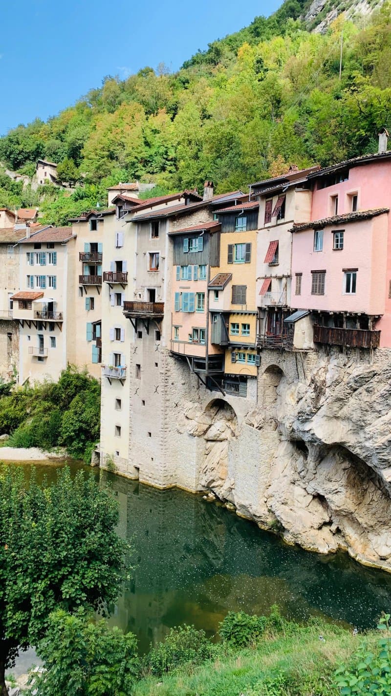 Les Maisons Suspendues