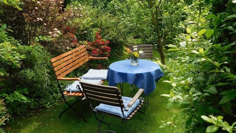 Large, modern, comfortable, in a quiet green area, this city center