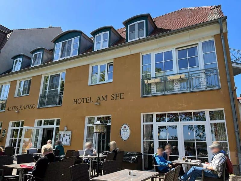 Restaurants & cafés