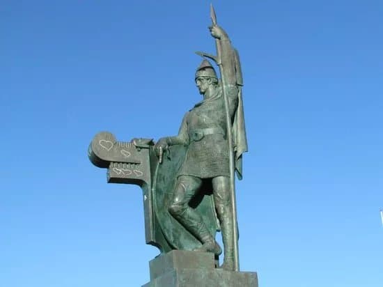 Arnarholl Statue