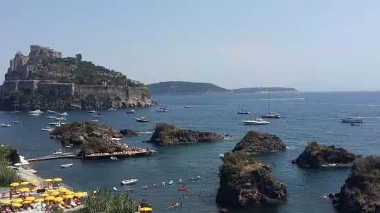 La Spiaggia e la Baia di Cartaromana