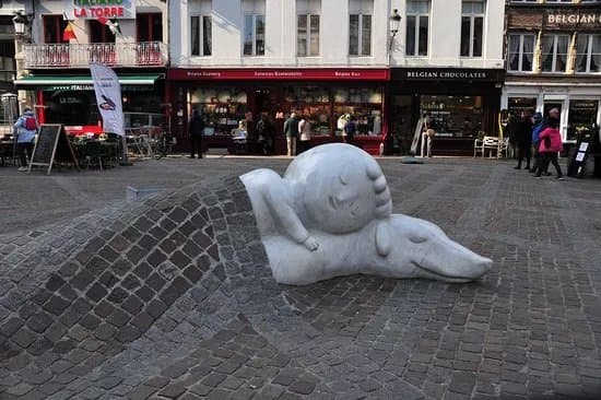 Nello & Patrasche Statue