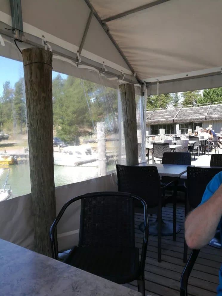 Restaurants & cafés