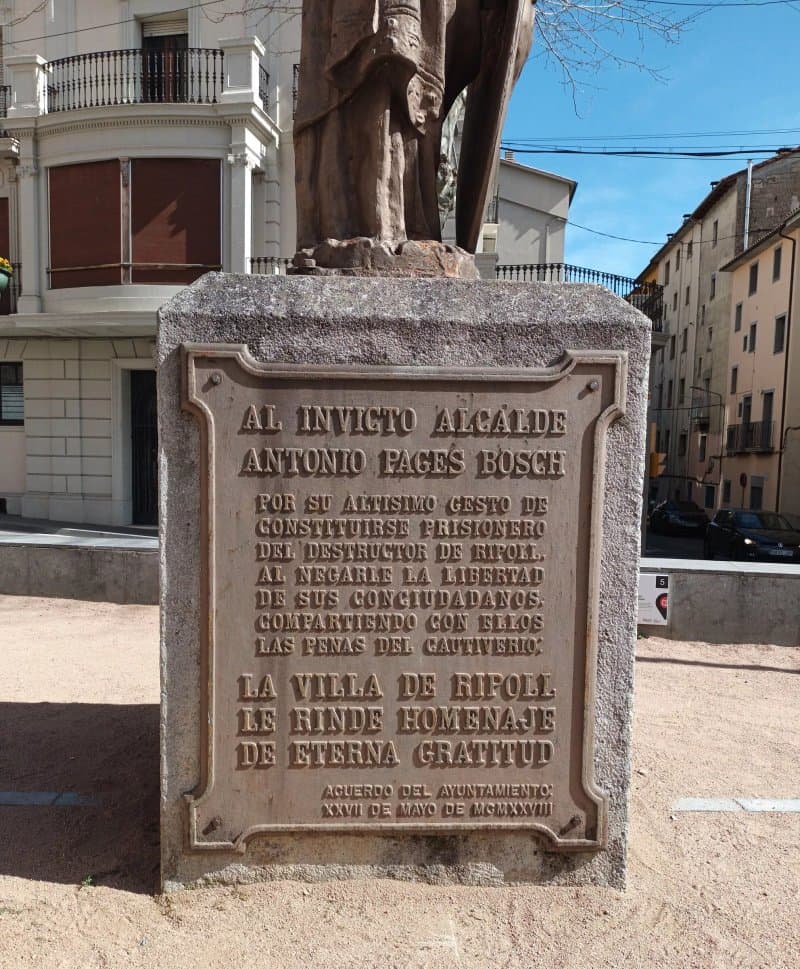 Monument al 27 de Maig