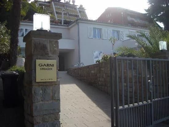 Garni Strasek