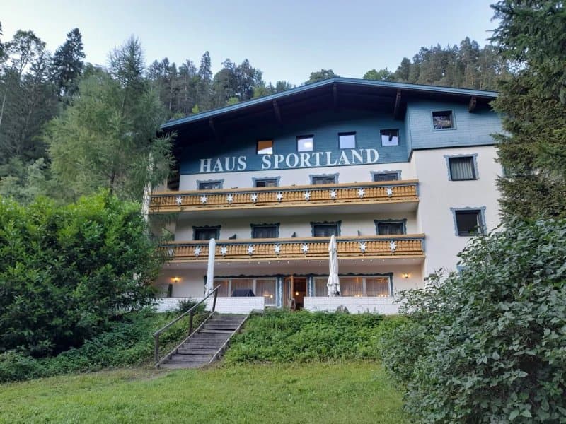 Sportland Inn