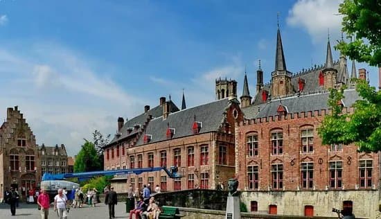 Huidenvettersplein