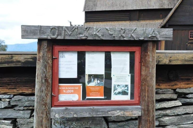 Lom Stave church