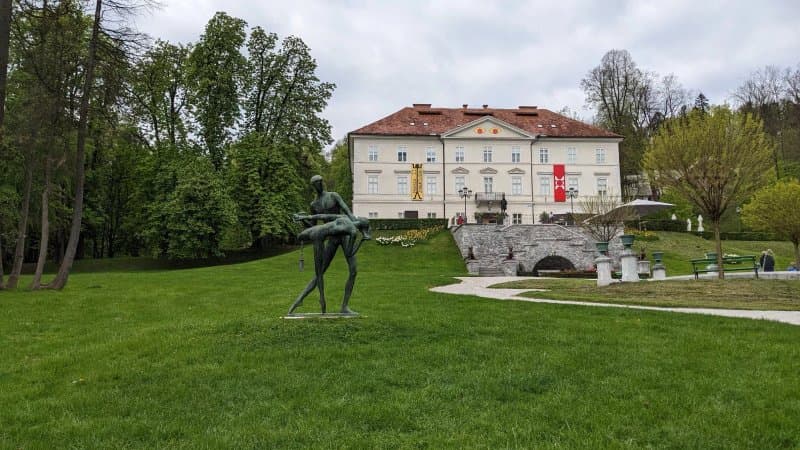 Statue of the Dancer