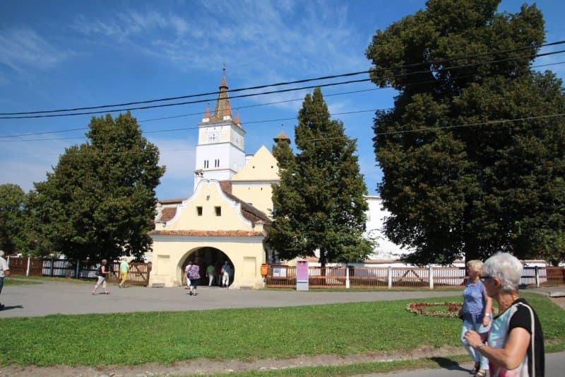 Biserica Fortificata Sanpetru
