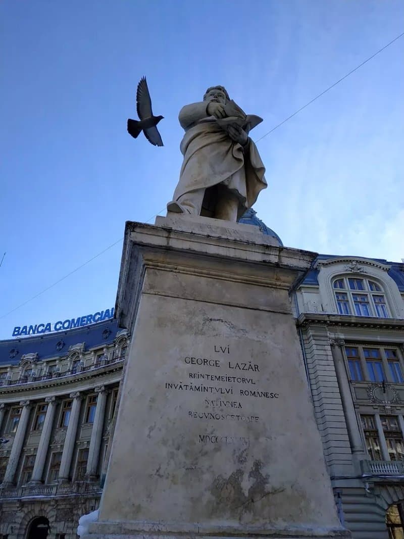 Statuia lui Spiru Haret