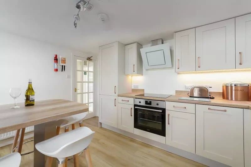 Balladuke Farmhouse - a holiday cottage that sleeps 6 guests in 4 bedrooms