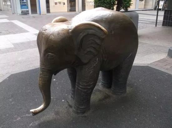 Bronzeelefant "Tuffi"