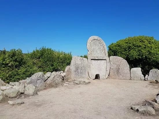 Tomba dei Giganti S'Ena e Thomes