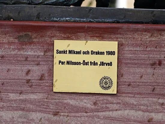 Statyn ''s:t Mikael Och Draken''