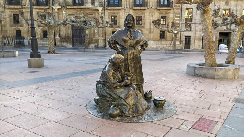 Escultura Vendedoras Del Fontan