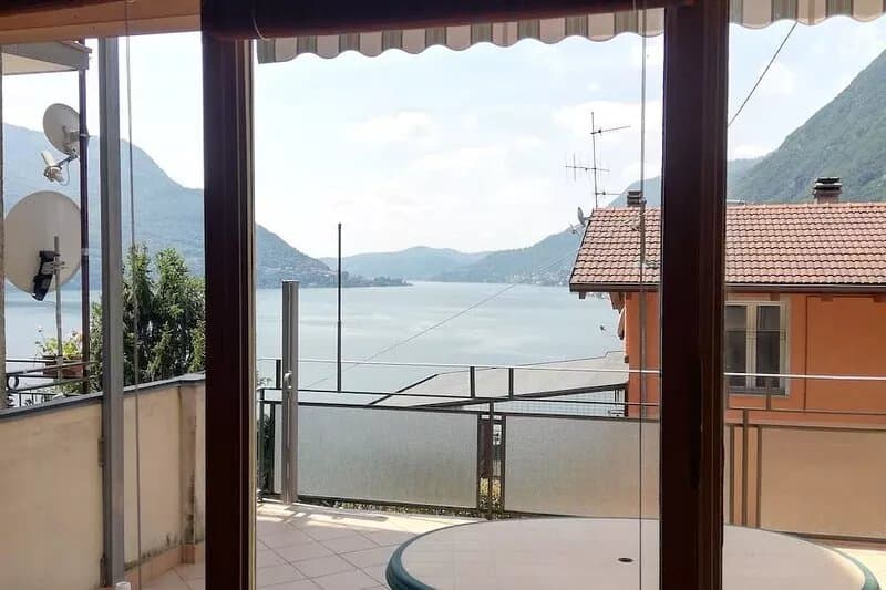 Spacious bright apartment with lake view terrace and private parking space