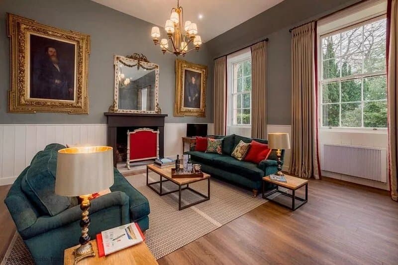 Grand castle apartment for four people