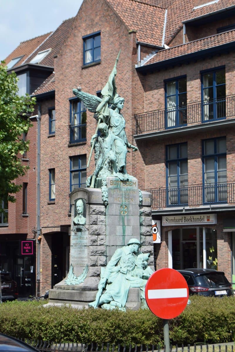 Heldenmonument