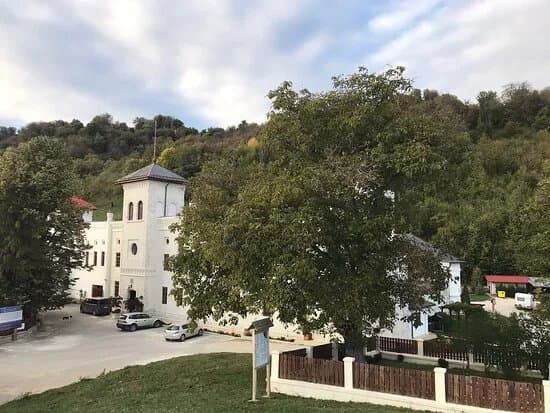 Arnota monastery