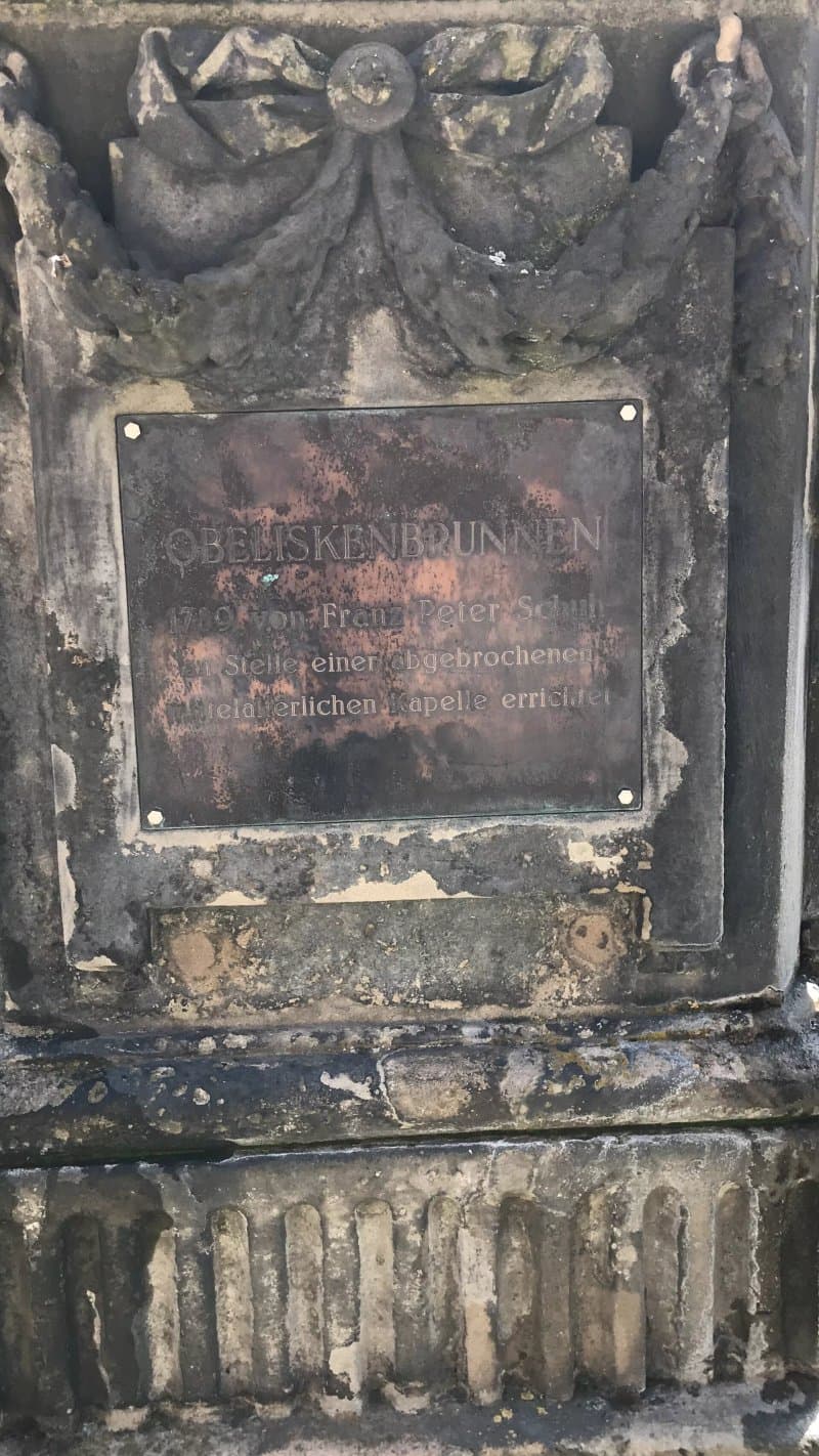 Obeliskenbrunnen an der Stadtkirche Bayreuth