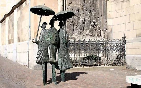 Regenschirmdamen