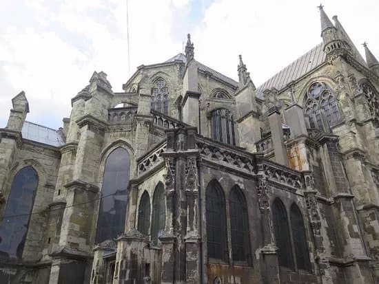 Basilique Notre-Dame-du-Saint-Cordon