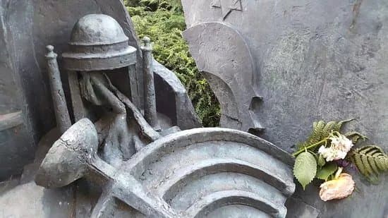 Mahnmal fur die zerstorte Synagoge