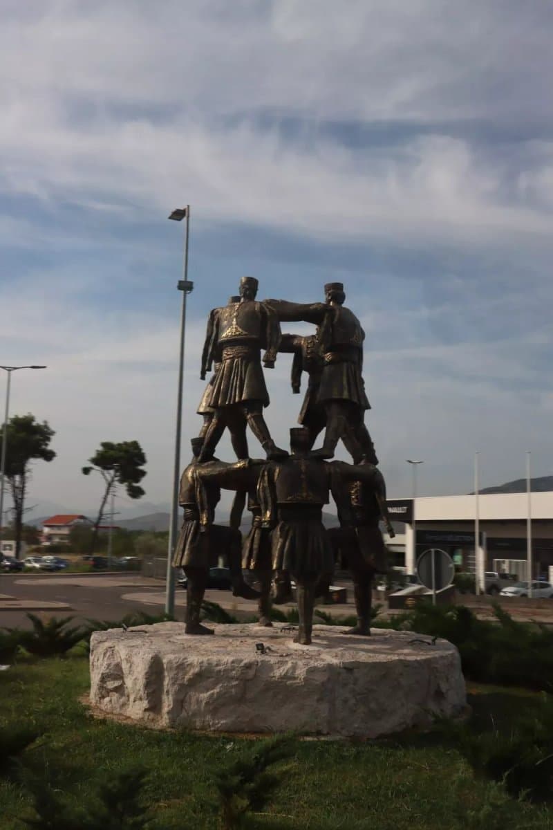 Crnogorsko Oro monument