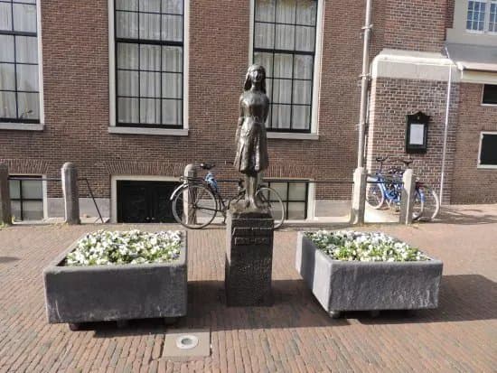 Statue of Anne Frank