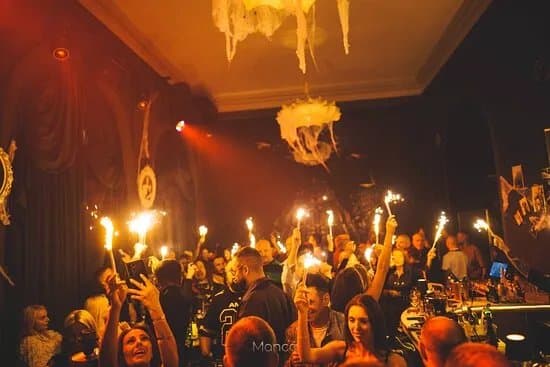 Manco Bar & Club