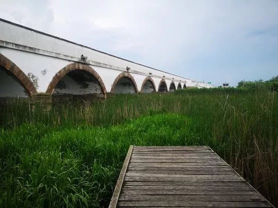 Nine-holed Bridge