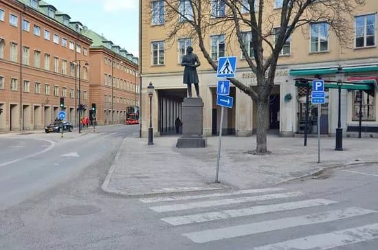 Lars Johan Hierta monument