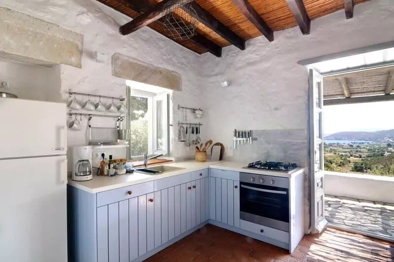 Calm, quiet and charming traditional vacation house by the seaside