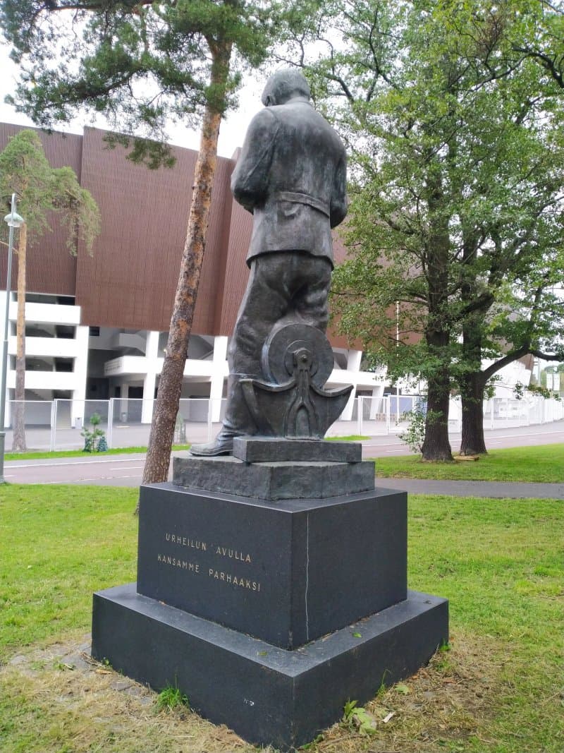 Lauri Tahko Pihkala Statue