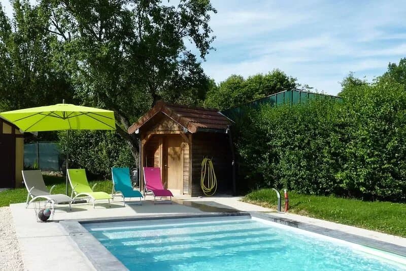 House 2 to 6 people in very beautiful park with private heated pool